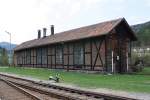 In einem tadellosen Zustand befindet sich der Lokschuppen im Bahnhof St. Aegyd am Neuwalde. Bild vom 28.April 2013.

