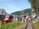 Die Schranken des Bahnbergangs am Haltepunkt Bregenz Hafen knnen fr jedes Gleis einzeln geschlossen werden.
