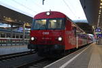 Früh morgens um 05:33 fährt der E4163 von Graz Hbf nach Leibnitz.
Am Morgen des 14.5.2020 steht der E4163 angeführt von 8073 025 und geschoben von 1144 245 in Graz Hbf und wartet auf die Abfahrt.
