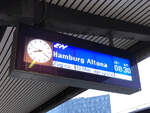 Zugzielanzeige eines  leicht  verspäteten Turnuszuges aus Hamburg Altona. Innsbruck Hbf am 28.12.2019