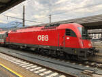 ÖBB 1216 004-2 wartet mit EC 288 auf die Abfahrt nach München Hbf. Innsbruck Hbf am 30.07.2021