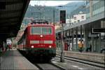 111 052 erreicht mit dem R 5421, (RB 5421 bis Scharnitz) aus Mnchen, den Innsbrucker Hauptbahnhof.