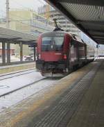 1116 221 schiebt einem RJ nach Wien nach. Innsbruck Hbf am 14.2.2012.