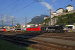 Auf ihrem Weg nach Italien legen die beiden Vectron 193 709 der MRCE, vermietet an Mercitalia Rail und 193 336 der DB in Kufstein nur einen kurzen Halt ein. Nach nicht einmal fünf Minuten geht es weiter Richtung Süden. Es ist der späte Nachmittag des 17. September 2020, kurz nach 17 Uhr.