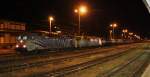 186 441-2 LM und 486 510-1 BLS stehen am Abend des 3.6.2015 mit einem KLV nach Italien im Bahnhof Kufstein. 