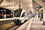 4010 613 wartet als west 931 (Salzburg Hbf - Wien Westbahnhof), in Salzburg Hbf, aauf die Abfahrt.