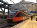 Meiner Meinung nach neigt der Zug jetzt nicht mehr nach links:4024 110 als S3 in Salzburg Hbf.(9.12.2011)