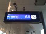 Zugzielanzeige der S3 5074 (Freilassing - Saalfelden) am 7.11.2014 in Salzburg Hbf. Dieser Zug wird in Bischofshofen geteilt. Der vordere Zugteil verkehrt nach Saalfelden, der hintere als R 3595 nach Radstadt.