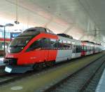 4024 096-2 als S2 3057 (Salzburg Hbf - Straßwalchen) am 6.10.2015 in Salzburg Hbf.