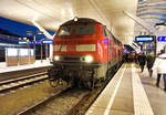 218 403-4 trifft mit der RB 63057 von Landshut (Bay) Hbf in Salzburg Hbf ein.
Aufgenommen am 10.12.2016.