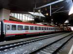 Bmz 61812190607-7, wartet in WIEN-Hbf auf die Weiterfahrt; 160124