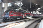Am 24.08.2016 steht RJ 166 nach Zürich in Wien Hauptbahnhof auf Gleis 8 und wartet auf seine Abfahrtszeit. Im Abschnitt bis Feldkirch wird er mit RJ 566 (Wien Flughafen - Bregenz) gemeinsam geführt.