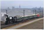 Dampfsonderzug R16138 (Mrzzuschlag - Wien/FJB) mit 109.13 & 2143.040 kurz nach Ebenfurth; hier war zustzlich 2143.35 am Zugschluss mit von der Partie; 13.3.2010.