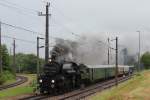 310.23 mit einem Sonderzug von Wien Heiligenstadt nach Sigmundsherberg, grund fr die Fahrt war das jhrliche Dampffest in Sigmundsherberg, hier zusehn kurz vor der Einfahrt in den Zugendbahnhof; am 09.06.2012