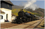 310.23 mit dem Sonderzug 17264 von Wien nach Spitz am 28.10.2016 bei der Ankunft in Spitz.