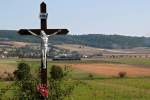 Beschauliches Weinviertel: 17c372 hat soeben Harmannsdorf-Rckersdorf verlassen und ist Richtung Mollmannsdorf unterwegs. Die Aufnahme enstand am 24.09.2011.