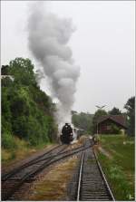 Zwei Dampfsonderzge waren am 18.6.2011 zur Sonnwendfeier 2011 in der Wachau unterwegs.Hier sieht man die B&B Dampflok 33 132 mit dem Sdz R 14262 von Wien Heiligenstadt nach Spitz an der Donau, bei der Ausfahrt  Stein-Mautern.