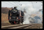 Die Brenner & Brenner Dampflok 50.1171 fährt mit dem Sdz 14276 von Wien FJB nach Mürzzuschlag zum  Winterdampf am Semmering  hier beim Busserltunnel nahe Gumpoldskirchen. 6.1.2017