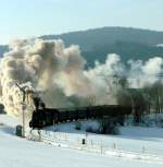 Die zwei Dampfloks 57.2770 und 638.1301 dampfen mit voller Kraft auf den Hausruck. 28.02.2009