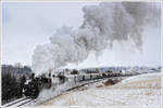 92.2271 vom MLV als Vorspann vor 93.1420 am 10.2.2013 als NF 95405 von Zwettl nach Waldhausen mit Blick auf Zwettl.