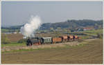 431.029 (ex ÖBB 93.1360) am 1.5.2017 mit einem Fotozug von Benešov nach Postupice zwischen der Haltestelle Struhařov und Dobříčkov aufgenommen.