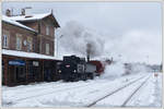 431.032 (ex ÖBB 93.1360) am 13.1.2019 mit ihrem Pn 59283 bei der Ausfahrt aus Martinice mit Ziel- und Endbahnhof dieser Fotofahrt Turnov. Hier hatten wir bereits Schneeregen, der im Laufe des restlichen Tages in ungemütlichen Regen überging.