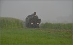 Noch ein Schlechtwetterbild der Kandertalbahn. 378.78 alias 93 1378 gibt sich bei Wollbach demonstrativ wetterfest, während der Fotograf trotz Überdachung richtig nass wurde. Juli 2016.