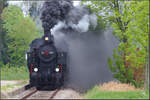 Zum Oldtimertreffen am 1. Mai ist die 93.1420 unterwegs. Das Bild zeigt die Ausfahrt aus Mollmannsdorf. (01.05.2016)