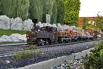 Im Sommer 1979 kam die U43 der Wildbacher Lokalbahn aus der Werkstatt der Steiermärkischen Landesbahn in Weiz zurück in die Weststeiermark. Allerdings  verkehrt  herum mit dem Kessel Richtung Frauental-Bad Gams.
Für gut einen Monat war die Lok so unterwegs bevor sie mittels Kran gedreht wurde.
Hier eines der selten Bilder mit einem Güterzug in Wildbach Richtung Frauental-Bad Gams.
Bild vom 14.8.2023