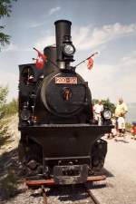 Die Lokomotive des Rheinbhnle am Bahndamm in Hard am Bodensee im Juli 2001