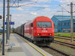 Graz. Die 2016 092 zieht hier am 27.05.2021 einen Güterzug durch Graz Ostbahnhof.