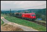Am 16.04.2002 gab es in Grafendorf noch planmäßigen Güterverkehr. 2016 035 fährt in den genannten Bahnhof ein.
