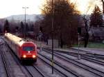 2016 069-3 fhrt mit D966(Garsten-Linz-Simbach-Mhldorf-Mnchen), dem ersten Schnellzug seit 82 Jahren am Rieder-Kreuz, im Bhf.