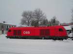 2016 023-0 wartet mit Gterzug auf die Abfahrt Bhf. RIED i.I. 2006-03-06