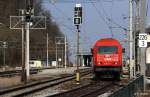 BB 2016 077-8 trifft mit einem Nahgterzug im Bahnhof Lambach ein, Lokalbahn Gmunden - Lambach, fotografiert am 15.03.2012