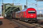 2016 004 hat mit ihrem Hilfszug soeben die Donaubrücke in Wien überquert. Wien Praterkai, am 01.03.2014.