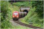 Am 30.7.bringt die 2016.075 den Laugenzug durch den Hausrucktunnel.