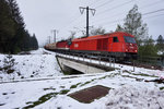 2016 049-6 zieht 1144 249-0 mit einem Güterzug nach Lienz.