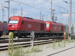 2016 025 und eine Schwester davon im Bahnhof Wien-Stadlau abgestellt am So. 07.08.2016