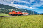 1020 018-6 bringt die von den Lienzer Eisenbahnfreunden gekaufte 2043 049-2 nach Lienz.
Hier zu sehen ist sie am 9.6.2017 bei Berg im Drautal.