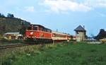 Im Sommer 1983 verlässt 2043.71 den Bahnhof Möllbrücke-Sachsenburg mit einem Regionalzug von Spittal-Millstättersee nach Lienz