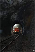Abschiedfahrt auf der Donauuferbahn. 2043 005 fhrt mit SDZ 14367 von  Linz nach Spitz, beim 12 Meter langen Teufelsmauer Tunnel nahe Spitz an der Donau.  27.11.2010

