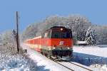 2043.008 mit Regionalzug Klagenfurt - Wolfsberg, aufgenommen bei Gradnitz/Ebenthal im November 1999.