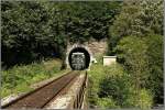 Aus dem Sdportal des Twimbergertunnel fhrt Diesellok 2050 04 mit Sonderzug 19815 von Leoben nach Lavamnd. Twimberg 10.08.2008