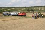 Reges Interesse findet die BIF 2062 053-1 mit dem SLP 17111 unter den Kollegen. Bild vom 27.August 2017 bei Matzen.