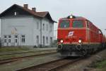 NLB 2143 070-7 und ÖBB 2070 060-6 sind am 22.November 2014 mit dem 74184(Gummibärli-Express) in Pernhofen-Wulzeshofen angekommen.