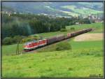Zwei Dieselloks 2143 066 + 067 donnern mit einem Holzzug ber den Obdacher Sattel in Richtung Lavanttal.