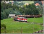Zwei Dieselloks 2143 066 + 067 donnern mit einem Holzzug ber den Obdacher Sattel in Richtung Lavanttal.