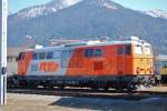 2143 077-3 der RTS sonnt sich am 21.02.11 auf der Auerfernbahn in Reutte/Tirol.