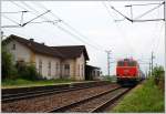 Die 2143 35 durchfhrt bei der Rckfahrt von Ernstbrunn nach Wien FJB die ehemalige Haltestelle Neuaigen-Stetteldorf, die 1996 aufgelassen wurde und noch dieses Jahr abgerissen werden soll.